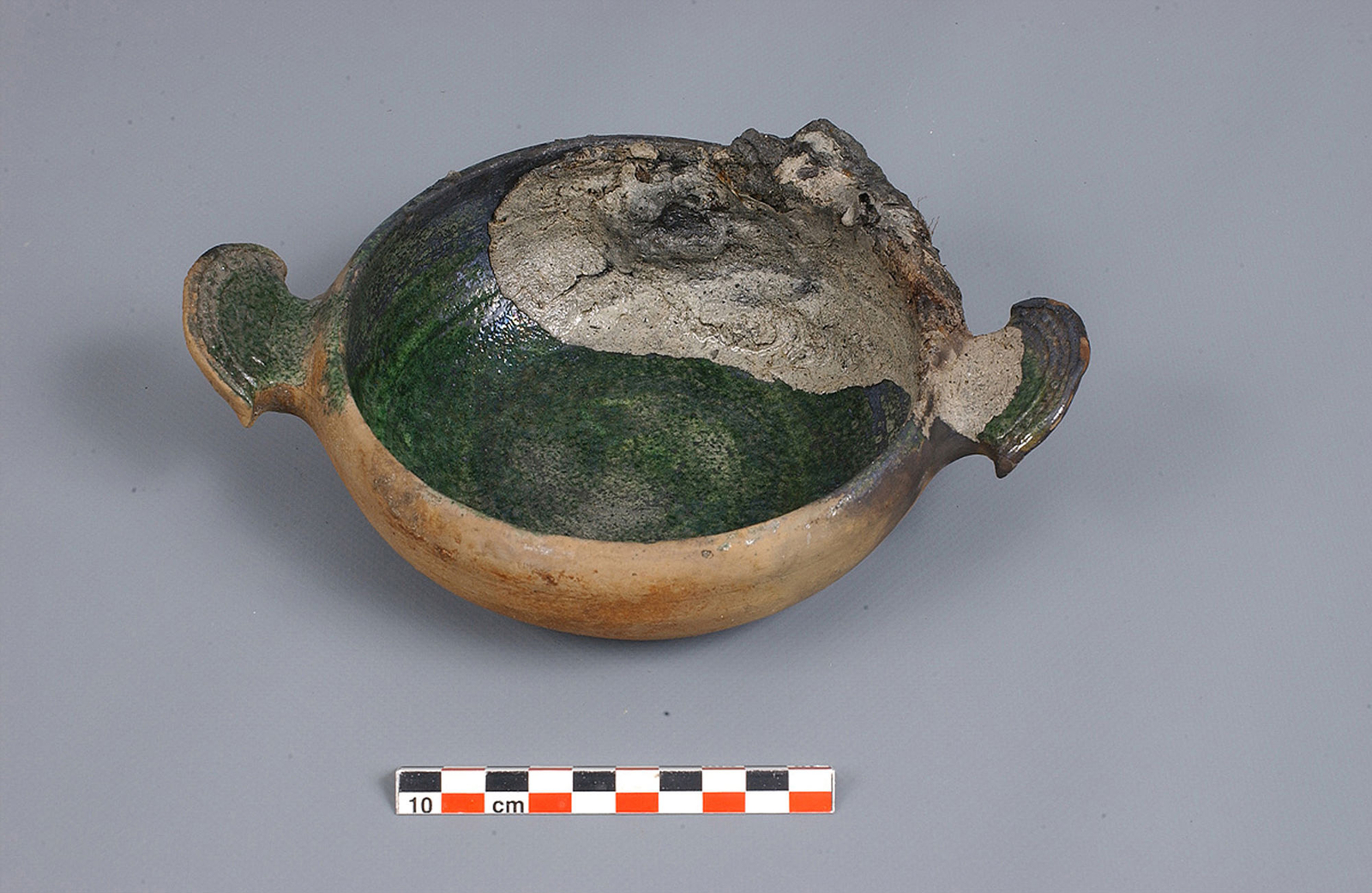 Photographie d'une écuelle à oreilles