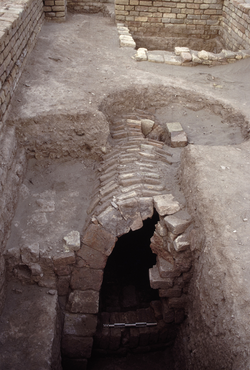Le caveau de B 27. © Mission Archéologique française de Larsa-‘Oueili, ARCH. MAE, JLH279_02_019