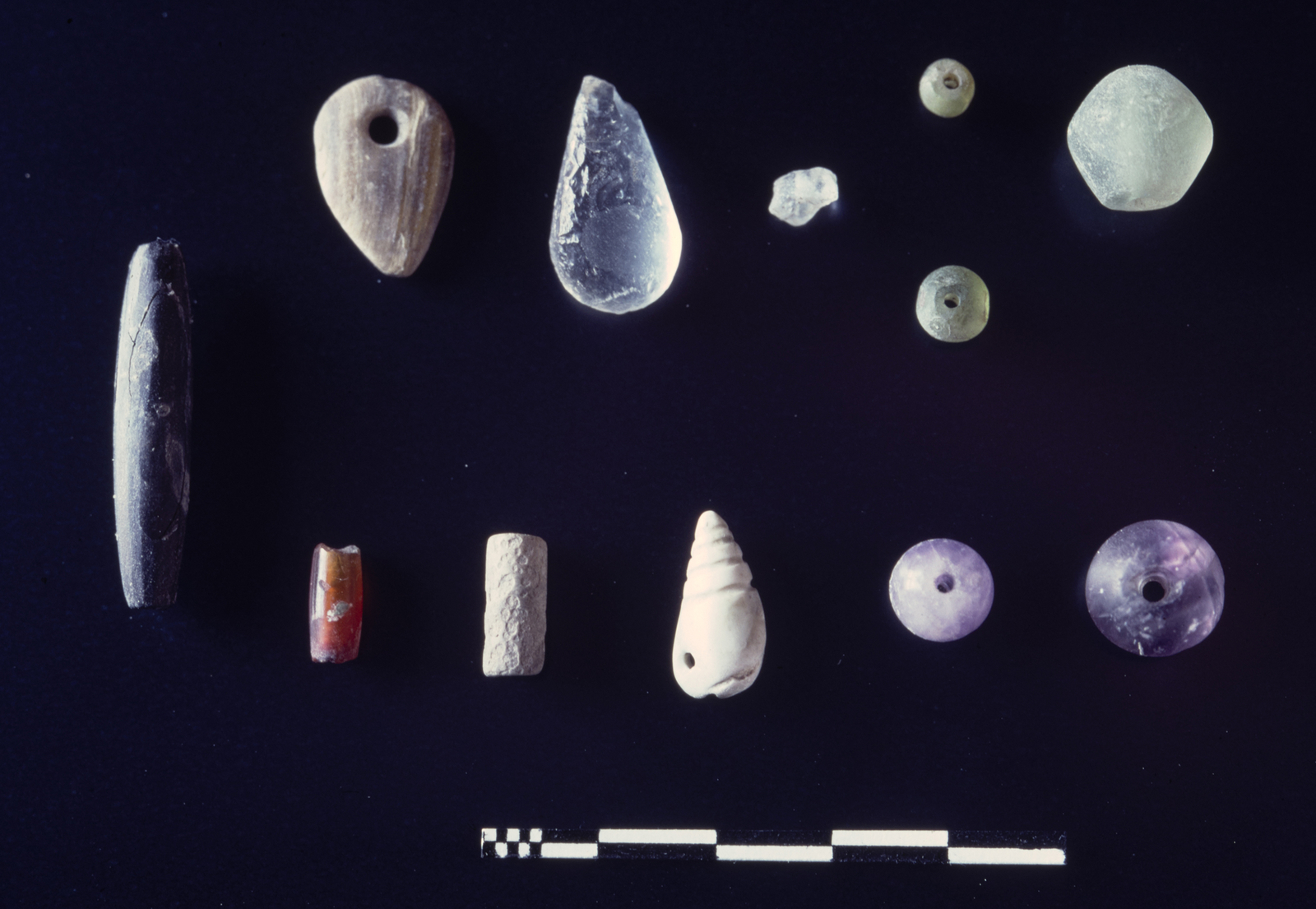Perles diverses. © Mission Archéologique française de Larsa-‘Oueili, ARCH. MAE, JLH278_03_011