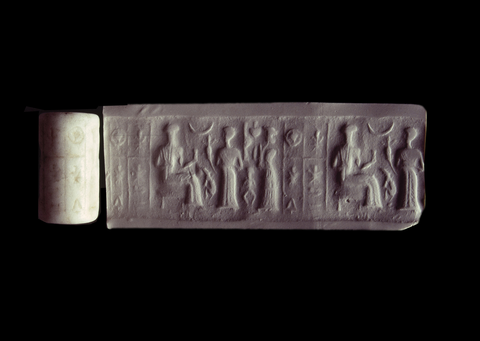 Un sceau cylindre d’Isin-Larsa. © Mission Archéologique française de Larsa-‘Oueili, ARCH. MAE, JLH279_06_011