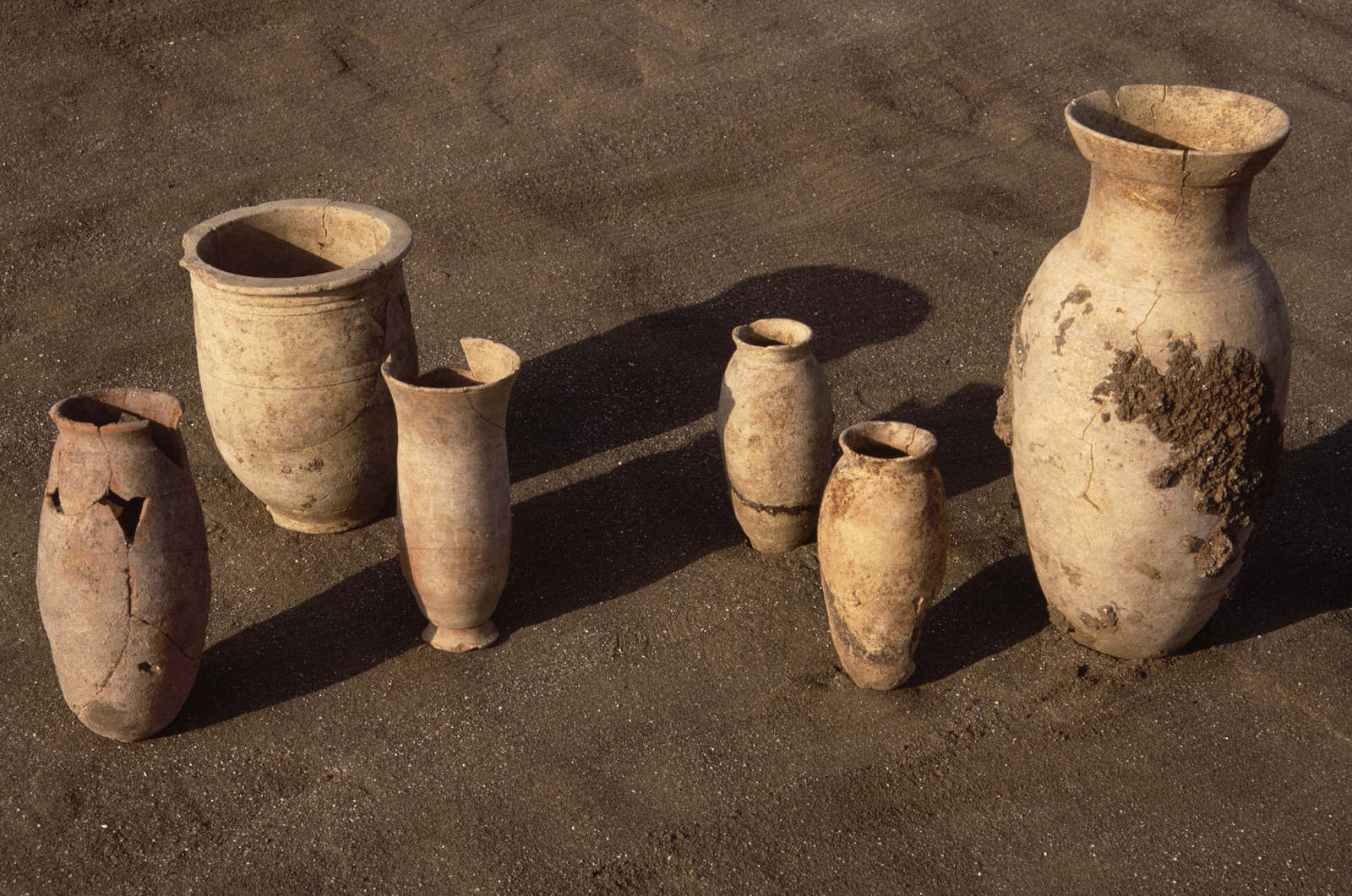Les poteries paléo-babyloniennes. © Mission Archéologique française de Larsa-‘Oueili, ARCH. MAE, JLH279_06_023