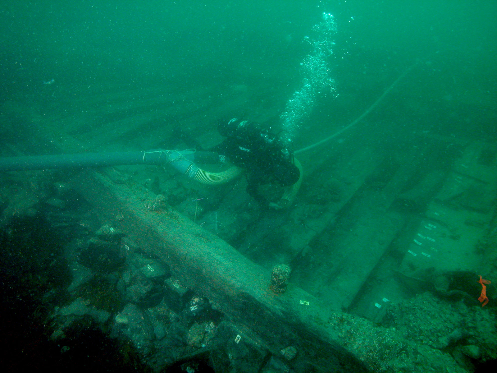Photographie sous-marine d'une carlingue