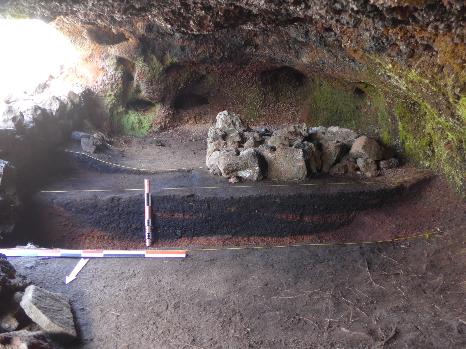 Stratigraphy (Saint-Joseph / Le Tampon, Caverne des Lataniers, 2017)