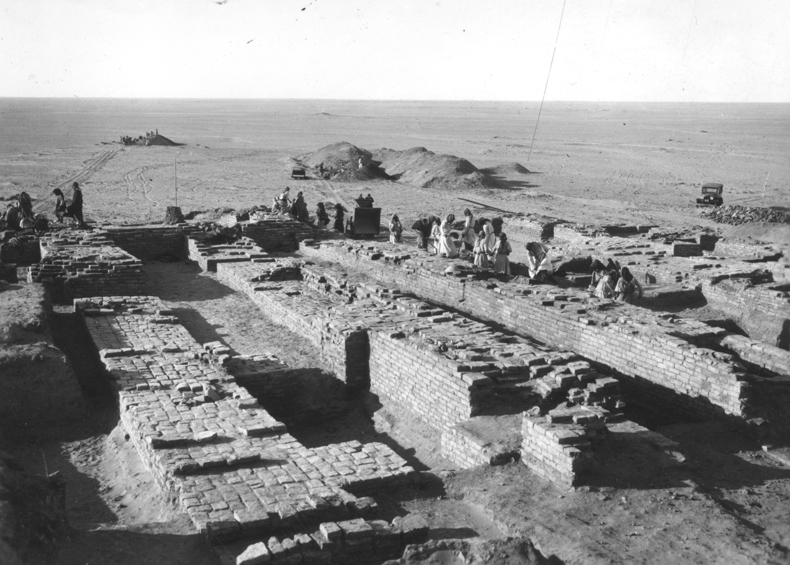 Les fouilles sur le palais. © Mission Archéologique française de Larsa, ARCH. MAE, THM798_AP506