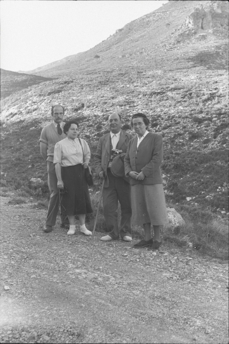 Germaine Henri-Martin et Dorothy Garrod en visite à Parpallo. 1951 © MAN, Fonds Sant-Mathurin