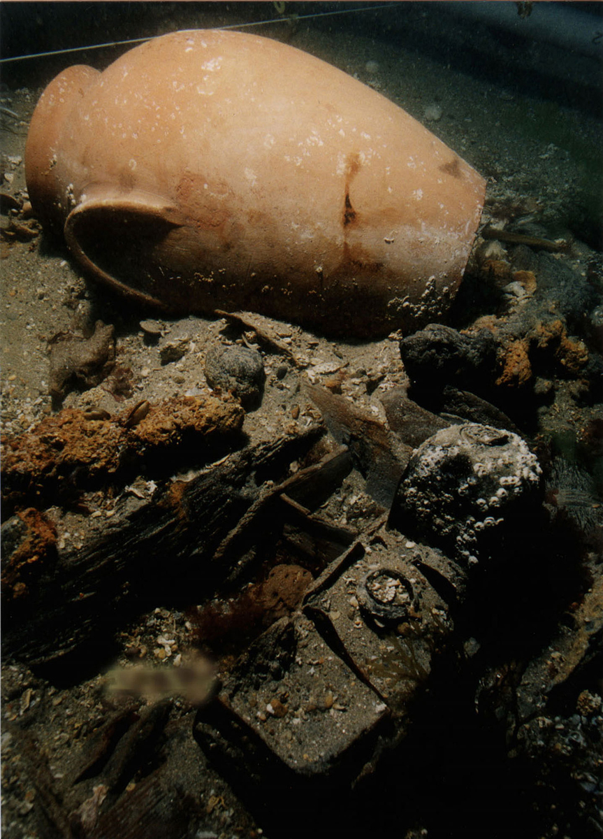 Photographie sous-marine de bouteilles à panse carrée