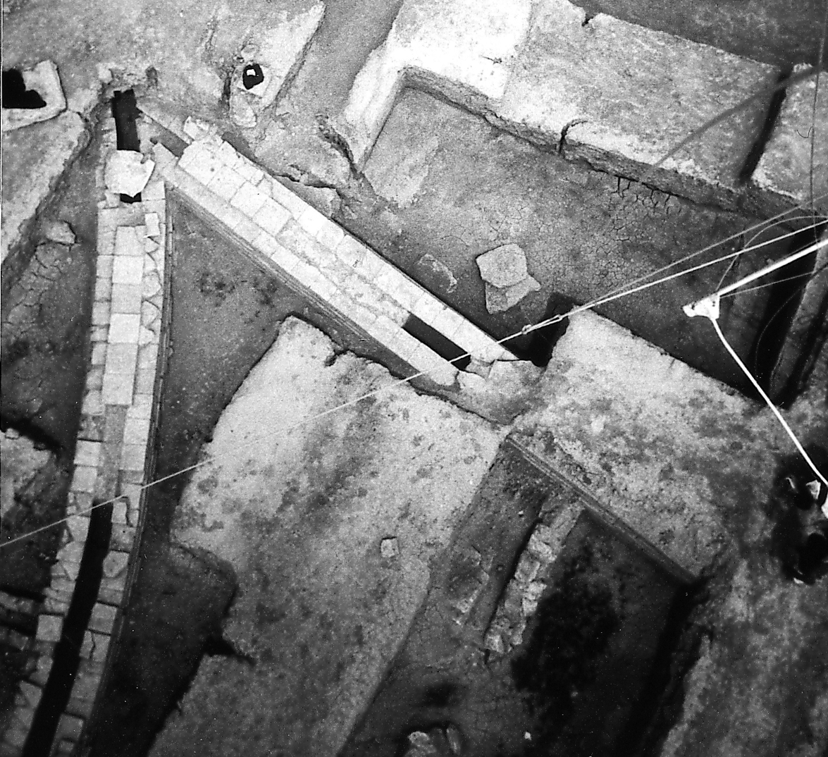 Eléments d'un grand réseau de canalisations souterraines