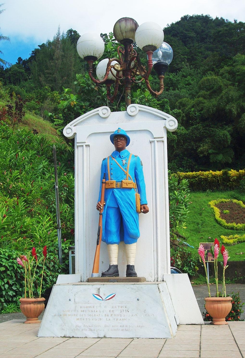 Monument aux Morts à la mémoire des soldats de Fonds-Saint-Denis (Martinique) morts pour la France