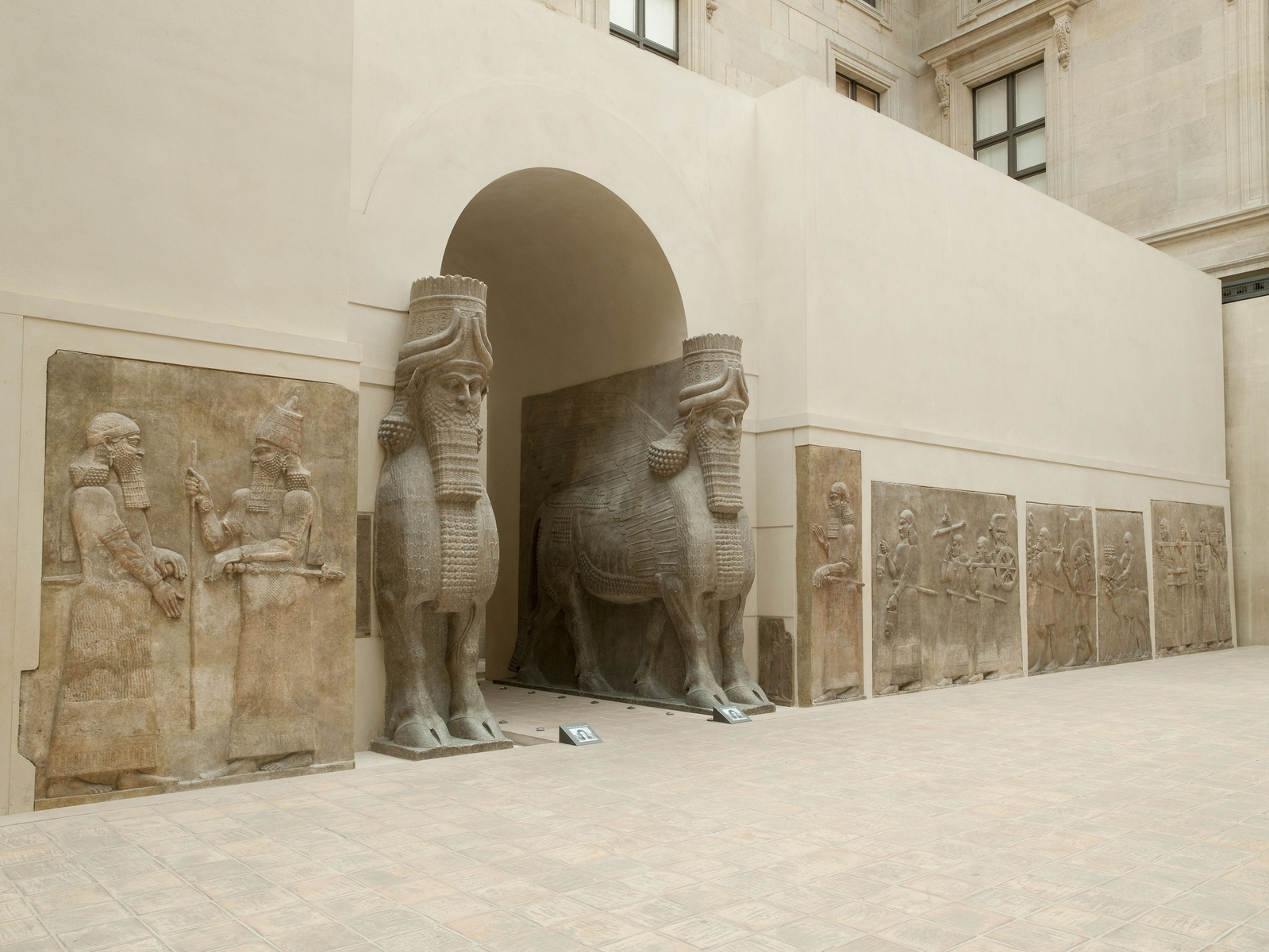 Vue de la cour Khorsabad au musée du Louvre 