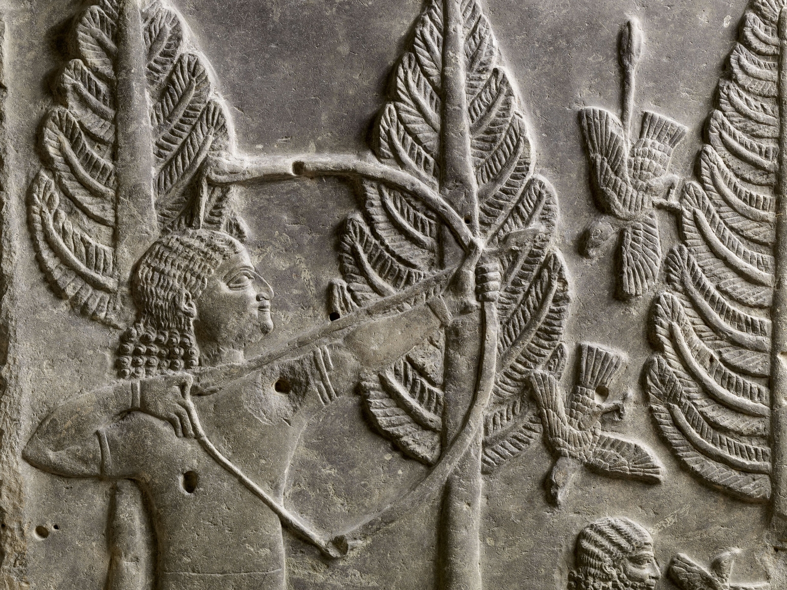 Relief avec scène de chasse (détail) : archer tirant sur un oiseau