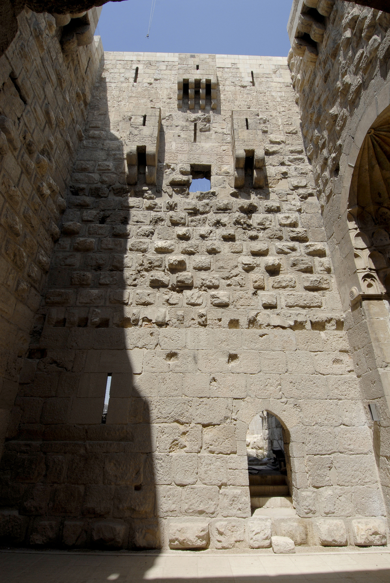 Photographie de la porte d'entrée de la citadelle de Damas