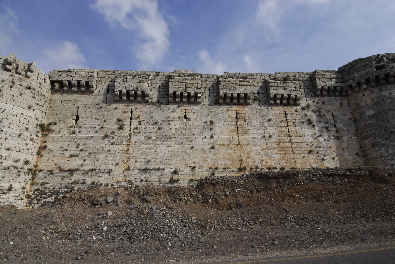 Photographie de l'enceinte extérieure mi-XIIIe s.