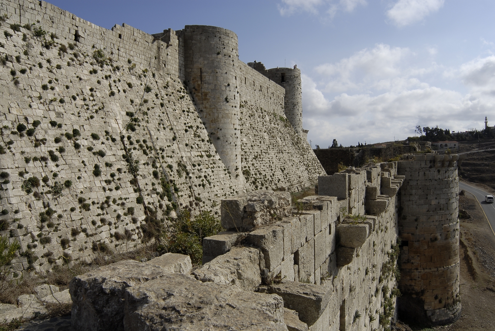 Front ouest, vue des lices en direction du sud