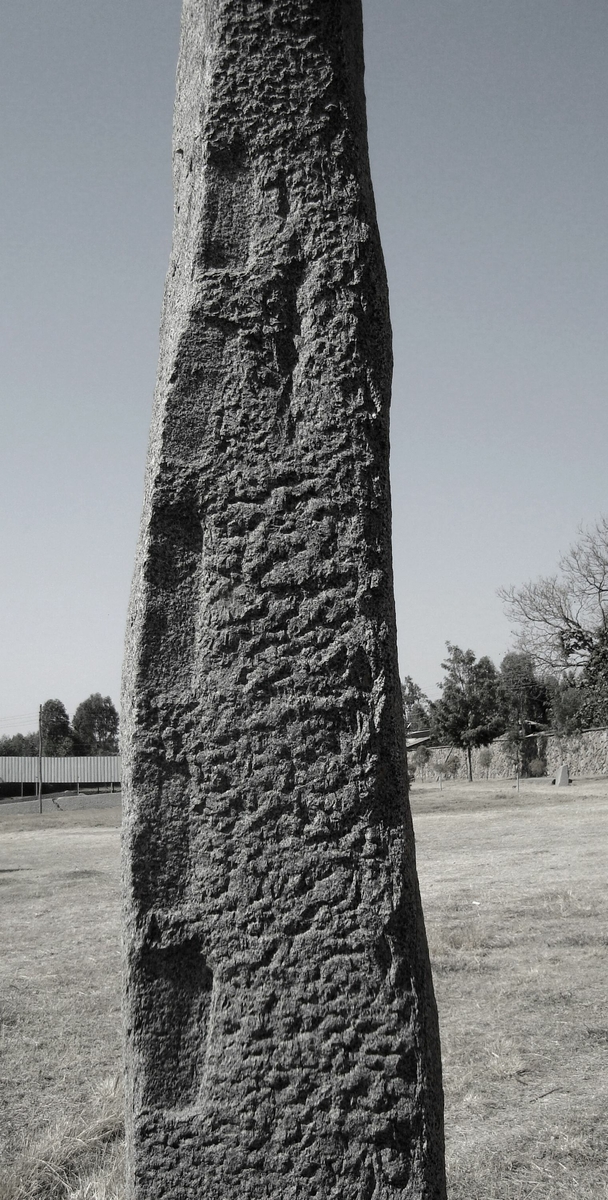 Stèle avec traces d’emboîtures non ravalées