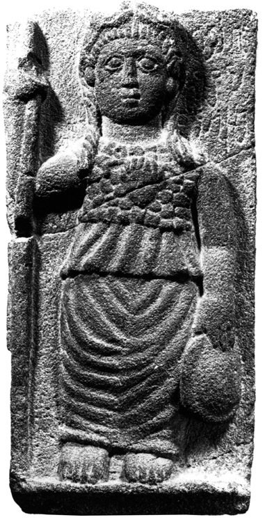 Relief d’Allât-Athéna (H. : 52 cm). Allât, la grande déesse arabe, vénérée de l’Arabie méridionale jusqu’à Palmyre, fut également la déesse de Bosra.