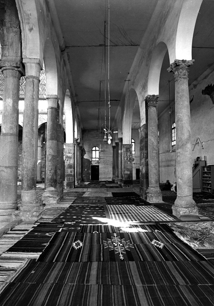 La mosquée d’Omar : vue de l’intérieur. Bosra.