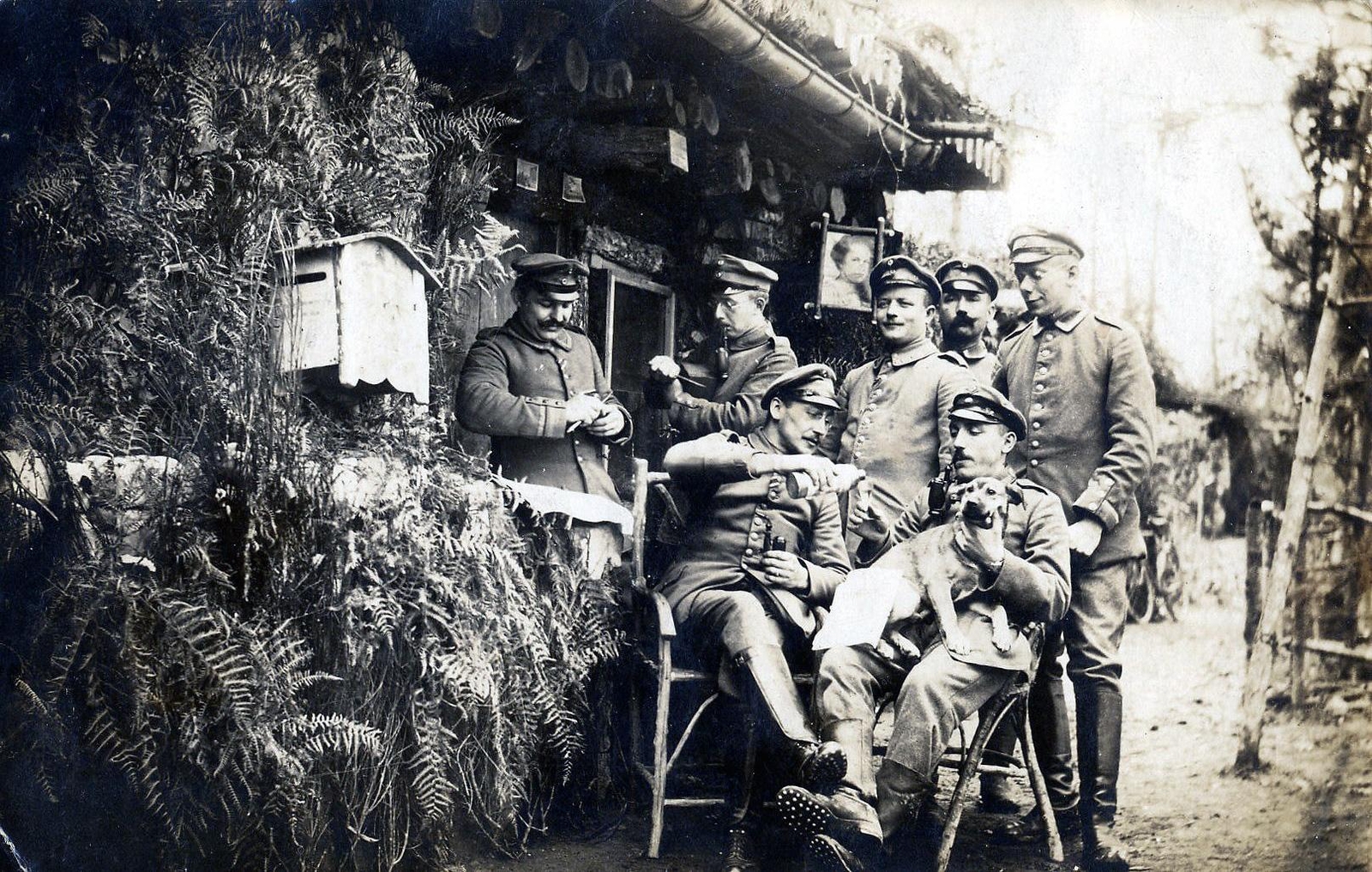 Groupe d'officiers et de sous-officiers allemands sur le front d'Argonne en novembre 1915