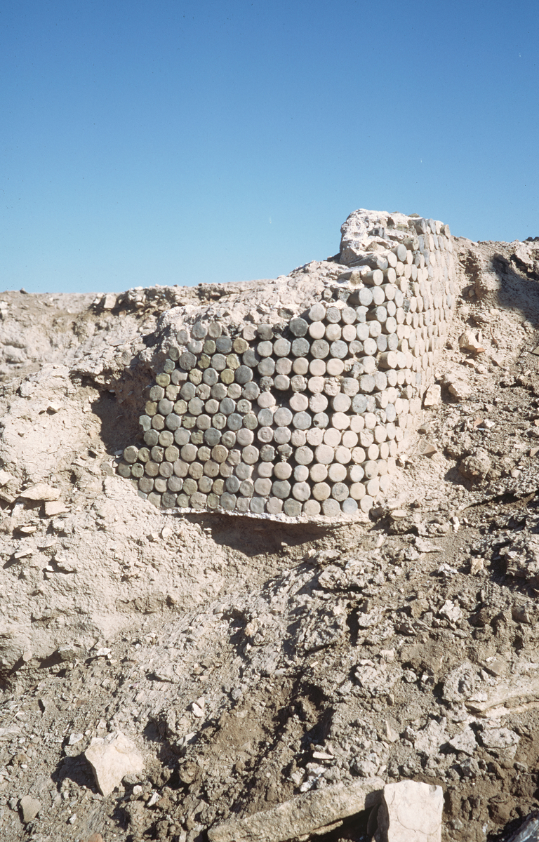 Un mosaïque de cône. © Mission Archéologique française de Larsa-‘Oueili, ARCH. MAE, JLH271_04_36
