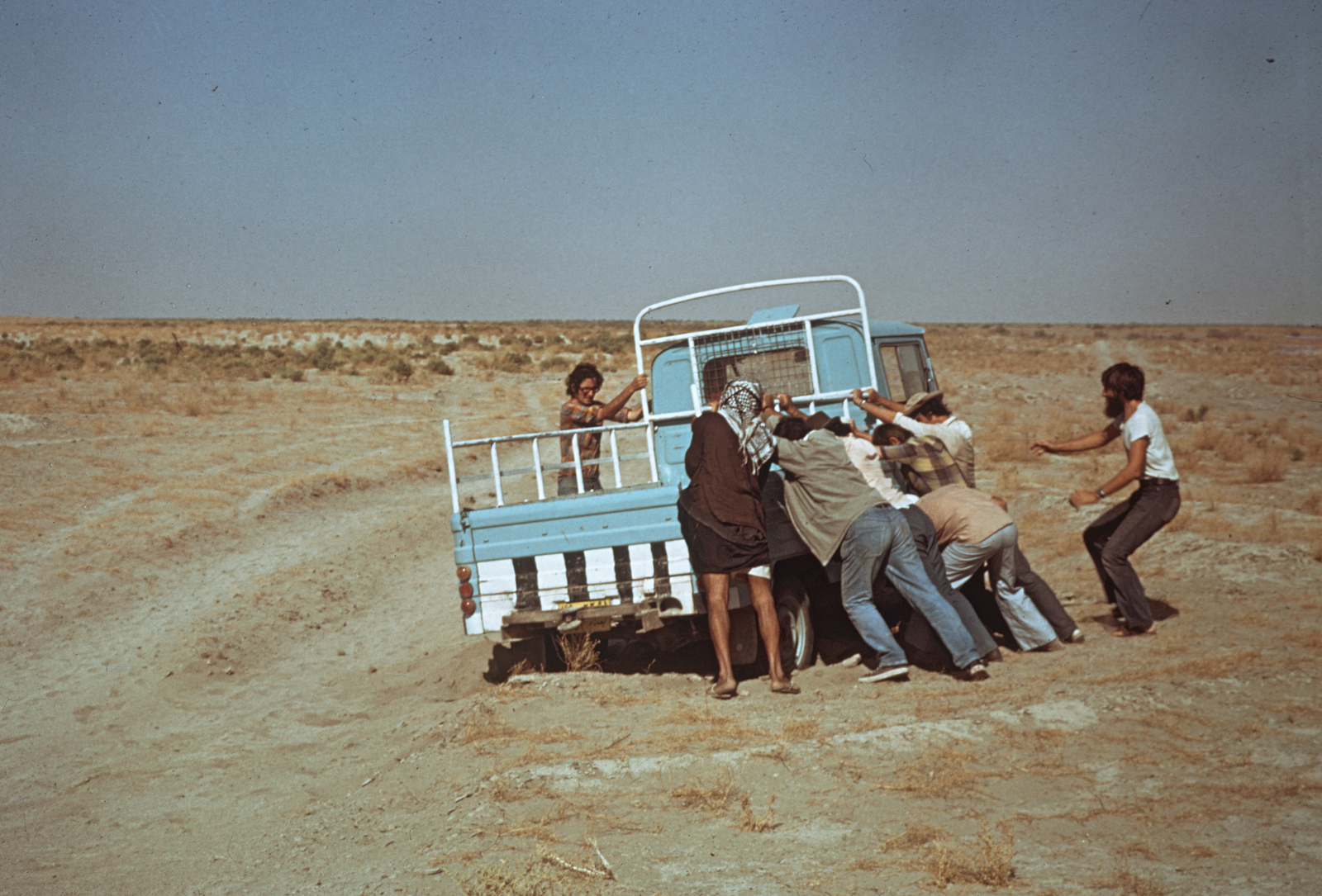 Petit ennui sur la route d'Uruk. © Mission Archéologique française de Larsa, ARCH. MAE, JLH272_08_08, cliché Dominique Charpin