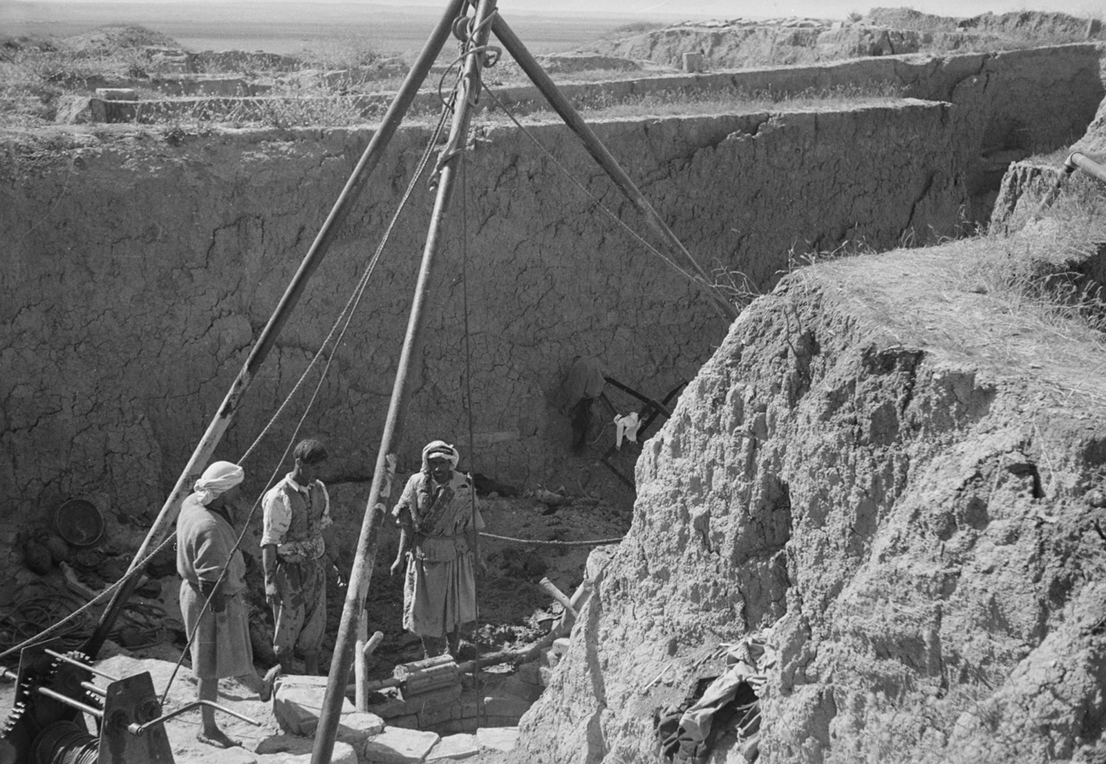 Fouille d'un puits à Nimrud