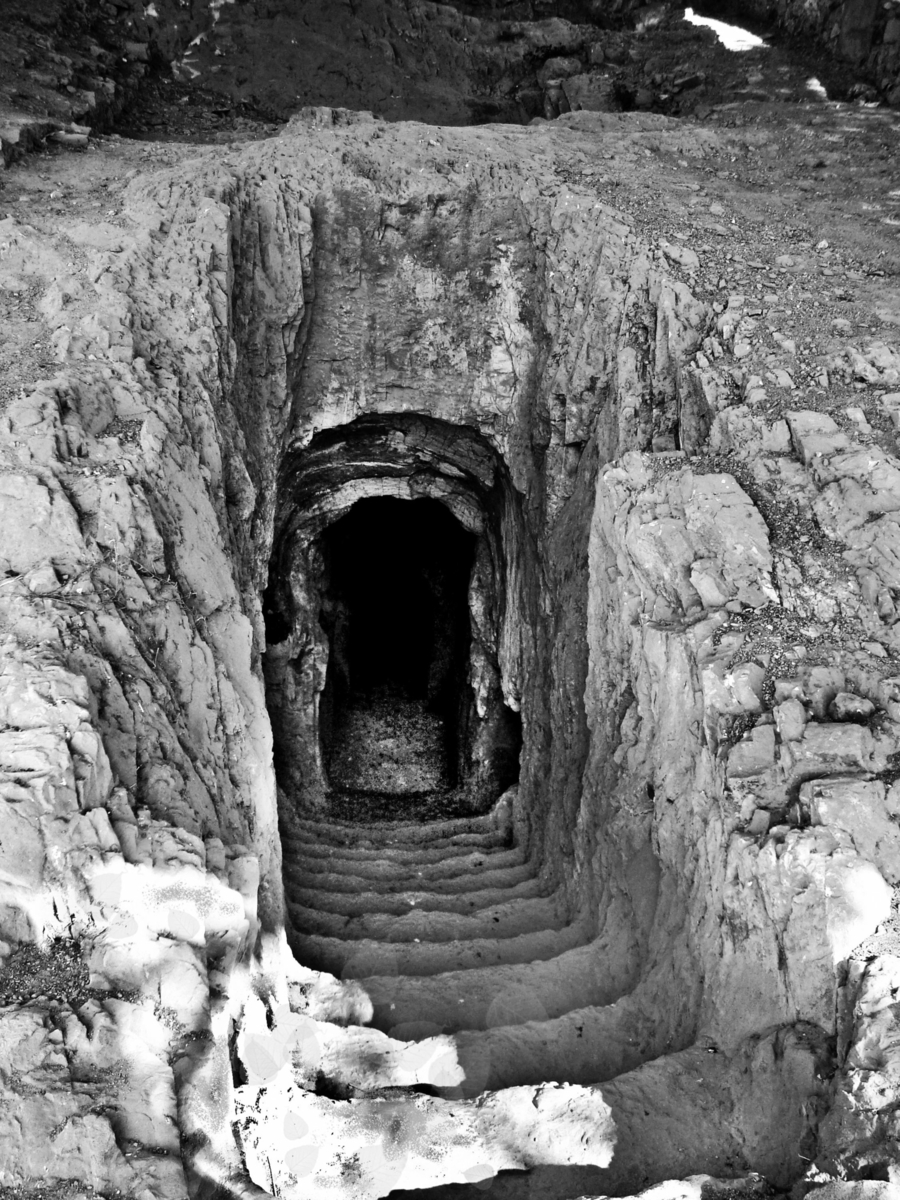 Tombeau de Bazen, escalier d’accès