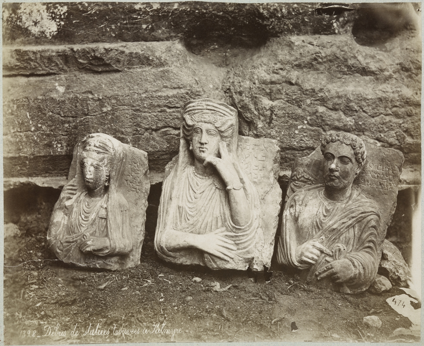 Hauts-reliefs : stèles funéraires