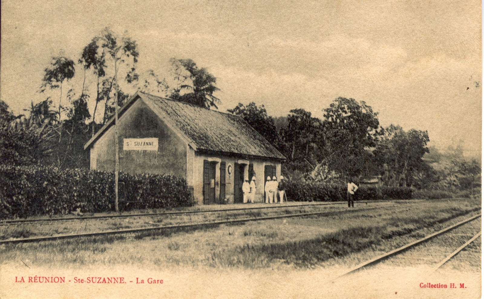 Gare ferroviaire de Sainte-Suzanne, 1899-1905
