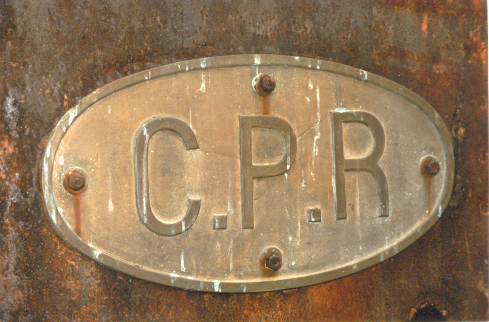 Sigle sur le réservoir d'eau (Saint-Denis, Locomotive à vapeur Schneider et Cie, 1989)