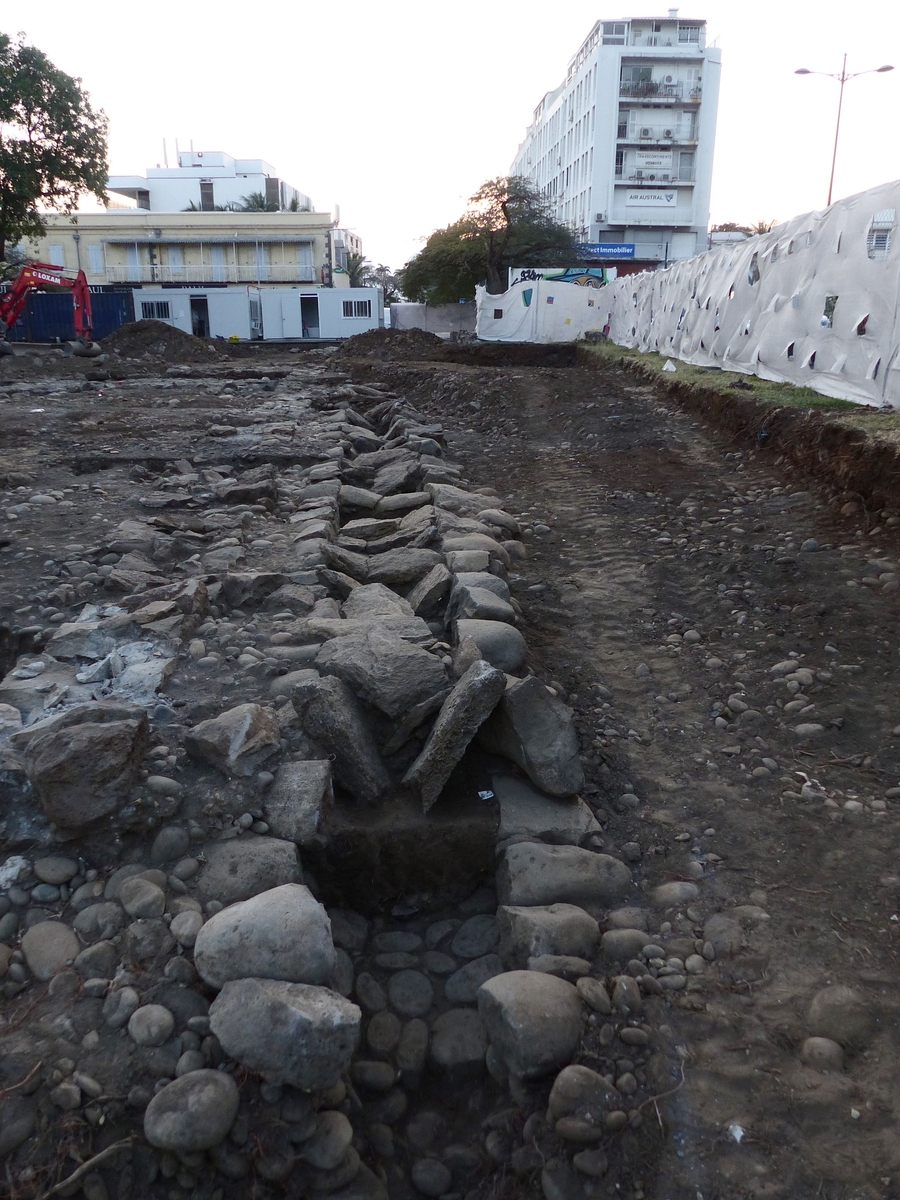 Channels (Saint-Denis, Place du Général de Gaulle, 2019)