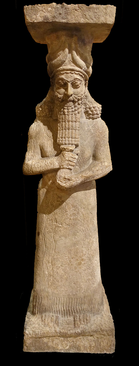 Statue au vase jaillissant