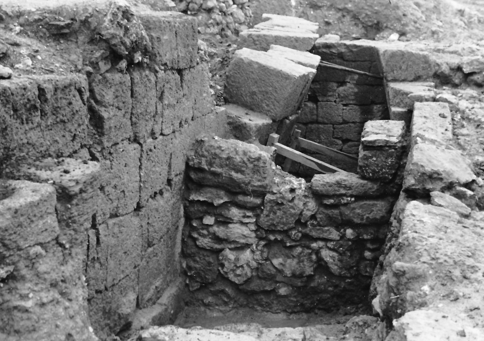 Partie haute du corridor souterrain lié à la poterne