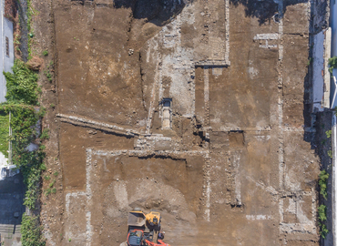 Vue au drone des structures visibles lors des fouilles archéologiques © Cl. Abel Vaccaro, Nawar Prod