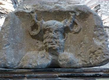 Le dieu celtique Cernunnos sur Le pilier des Nautes au Musée National du Moyen Age dans les Thermes de Cluny. ©Als33120