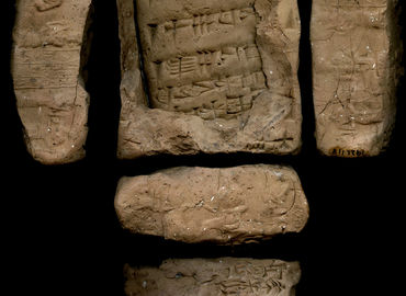 لوح إداري باللغة السومرية يوثق إيصال مشروب الجعة ، أكتشف في موقع أوما (جنوب العراق) ويرجع إلى فترة سلالة أور الثالثة (القرن الحادي والعشرين قبل الميلاد). © CDLI