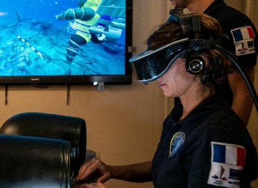 Casque de réalité virtuelle pour piloter le robot sous-marin et travailler sur les épaves