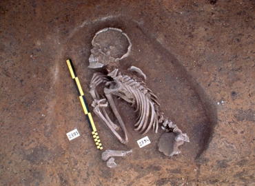 Fouille de la sépulture néolithique. © UASD / E. Jacquot