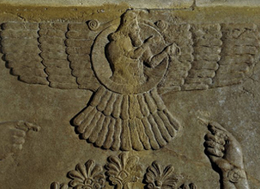 نقش رافدي بارز يمثل الإله آشور