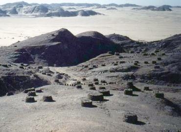 Vue sur la vallée de la nécropole de Jabal Ruwayk, la plus vaste nécropole d’Arabie. Tara Steimer-Herbet (Université de Genève)